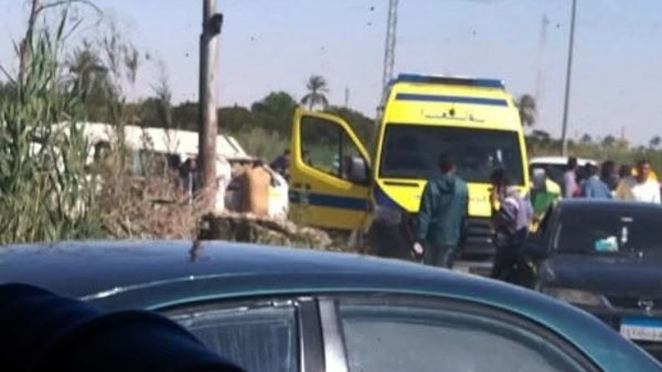 إصابة عدد كبير من العمال في تصادم سيارة ملاكي مع تريسكلين بطريق الفيوم| تفاصيل