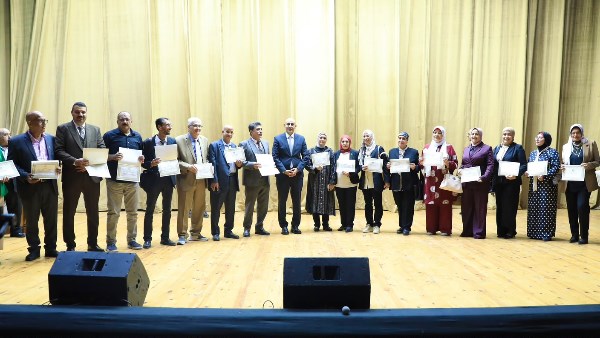 وزير التعليم يكرم 216 مدير مدرسة 