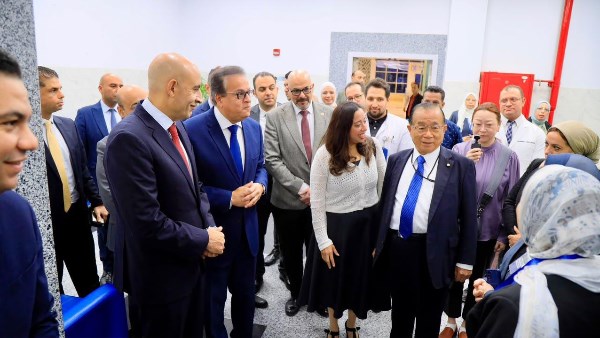 وزيرا الصحة والتعليم يتفقدان مدرسة ومعهد التمريض