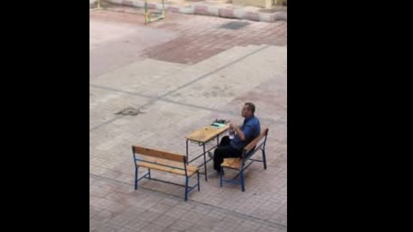 مدير مدرسة بالمطرية