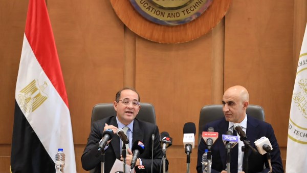 وزيرا التعليم والمالية
