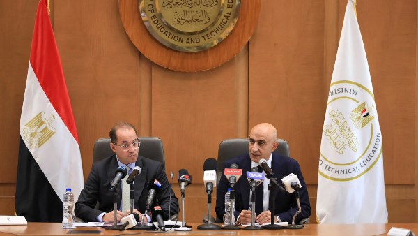 وزيرا التعليم و المالية