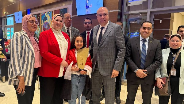 استقبال الطالبة ميار في المطار
