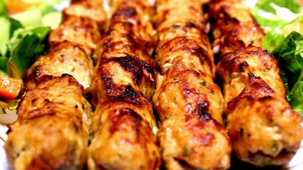 طريقة عمل كفتة الفراخ المشوية من غير ما تنشف.. سر الطراوة والطعم المميز 