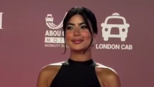 كارولين عزمي 