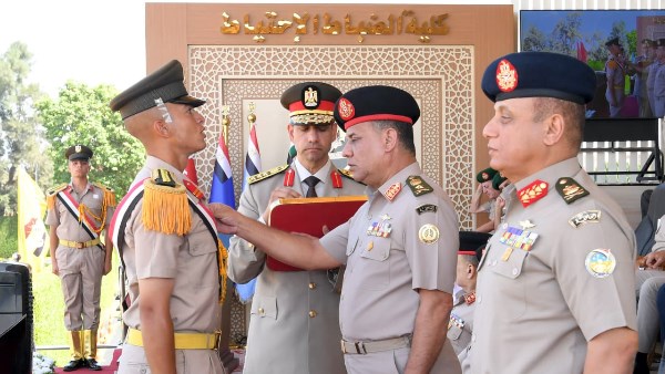 وزير الدفاع يشهد حفل تخرج الدفعة 170 من كلية الضباط الاحتياط