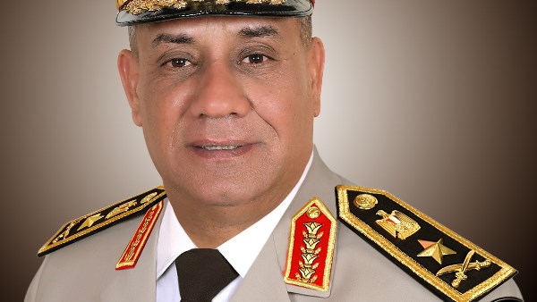 وزير الدفاع يشهد إجراءات تفتيش الحرب لأحد تشكيلات المنطقة الشمالية العسكرية