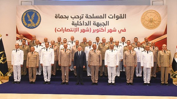 وزير الدفاع يستقبل وزير الداخلية ووفدا من قيادات الشرطة لتقديم التهنئة بمناسبة الاحتفال بالذكرى الثالثة والخمسين لانتصارات أكتوبر
