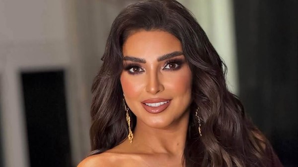 روجينا تخطف الأنظار بفستان بنفسجى.. تفاصيل لامعة وشياكة لافتة