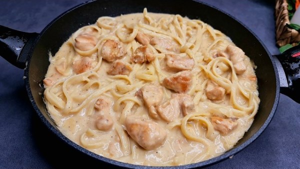 طريقة المكرونة بالوايت صوص والفراخ