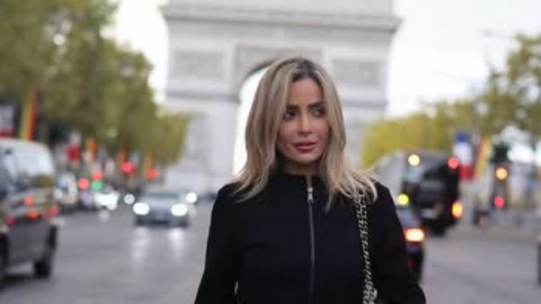  ريم البارودى تثير الجدل فى شوارع باريس