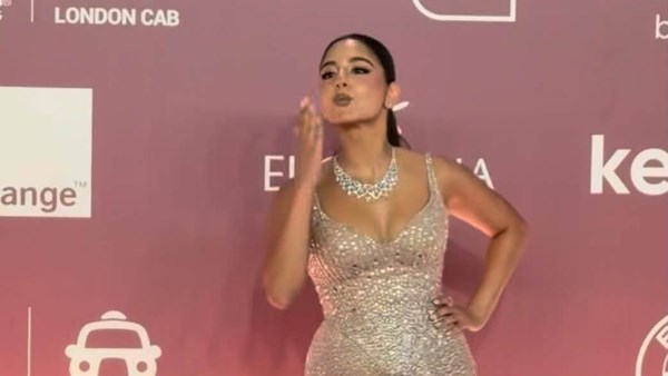 مايان السيد تخطف الأنظار بفستان فضي مرصع بالترتر في مهرجان الجونة السينمائي