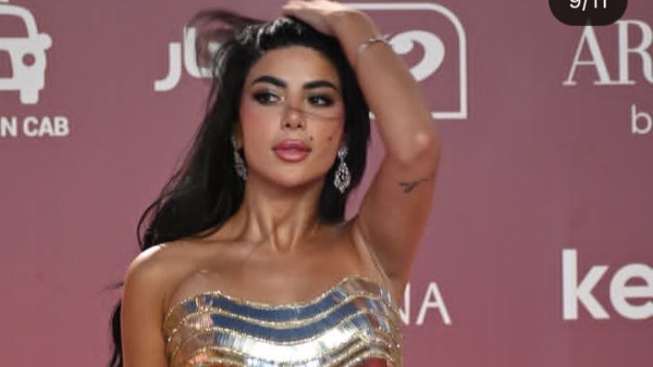 كارولين عزمي