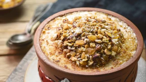 طريقة عمل طاجن أم علي بالمكسرات