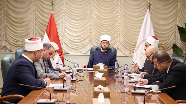 وزير الأوقاف خلال اللقاء 