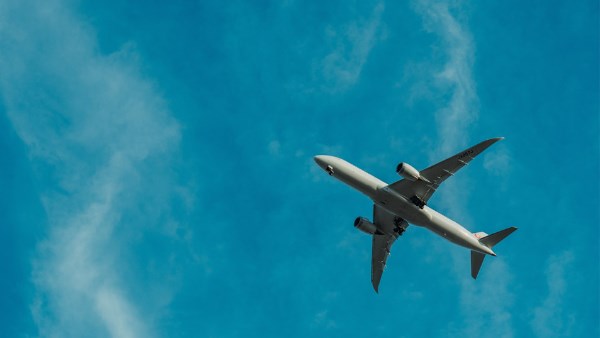 قبل رؤية شهر جمادى الأولى.. دار الإفتاء توضح حكم استطلاع الأهلة عن طريق الطائرات