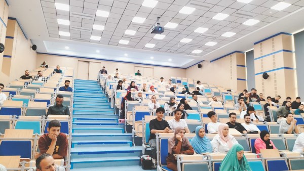 طلاب جامعة الجلالة