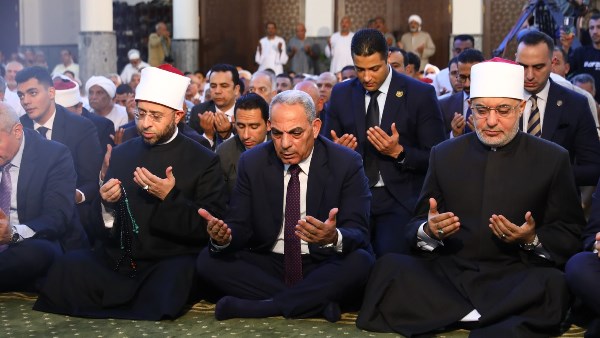 مفتي الجمهورية يؤدي صلاة الجمعة بمحافظة الإسماعيلية