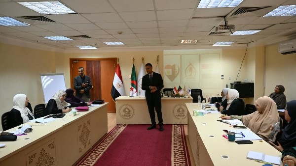 دورة لواعظات الأزهر في مهارات الدعوة وأساليب التضليل الإعلامي