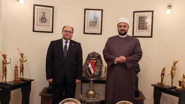 أمين عام المجلس الأعلى للشئون الإسلامية يبحث مع السفير المصري بأذربيجان تعزيز التعاون