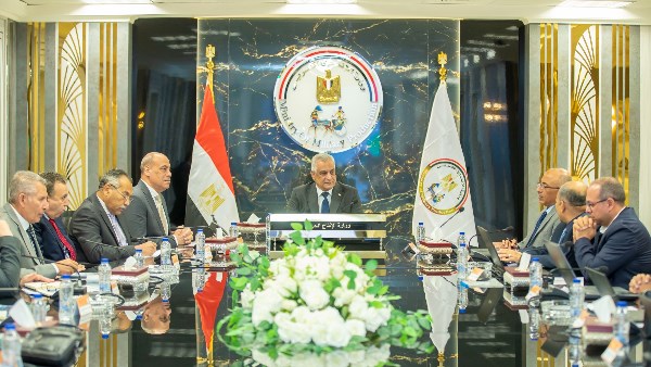 وزير الإنتاج الحربي يتابع الموقف التنفيذي لمشروعات "حياة كريمة".. ويوجّه بالعمل على سرعة الانتهاء منها وفقًا لأعلى المعايير