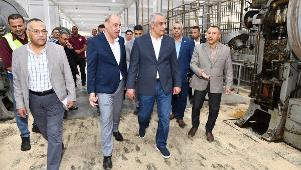 بالتزامن مع الاحتفال بإنتاج أول طلقة ذخيرة مصرية بالشركة (مصنع 27 الحربي).. وزير الإنتاج الحربي يطمئن على سير العملية الإنتاجية في "شبرا للصناعات الهندسية"