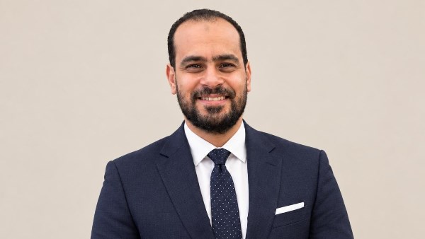 الكاتب الصحفي عادل نصار