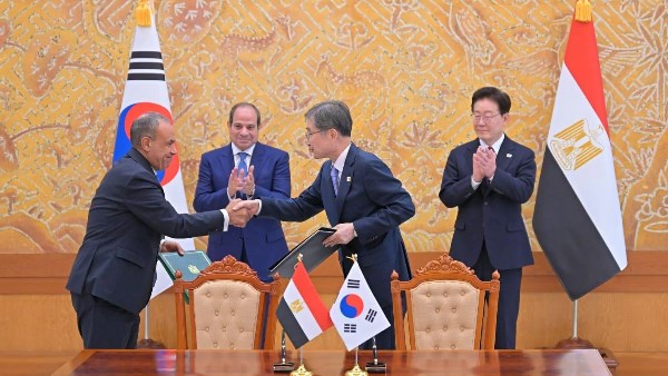 الرئيس السيسي ونظيره الكوري الجنوبي 