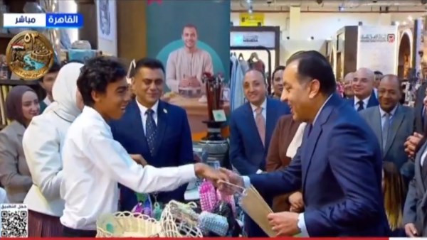 رئيس الوزراء في معرض تراثنا 