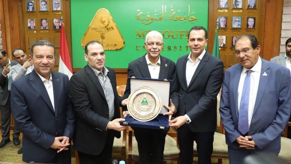 «مستقبل وطن» يدعم مستشفيات جامعة المنوفية بالمستلزمات الطبية ويلتقي رئيس الجامعة