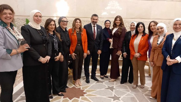 قبل انطلاق الجلسة العامة.. ياسر جلال يلتقط صورًا تذكارية مع نائبات مجلس الشيوخ قبل انطلاق الجلسة العامة.. ياسر جلال يلتقط صورًا تذكارية مع نائبات مجلس الشيوخ