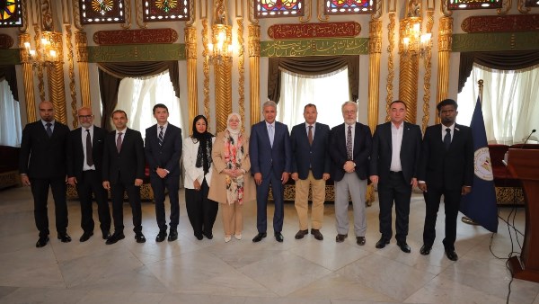 وزير السياحة والآثار 