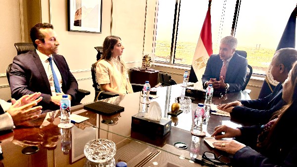 وزير السياحة والآثار 