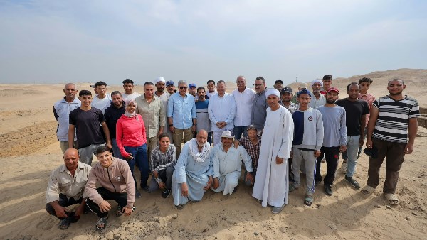وزير السياحة والآثار يتفقد أعمال التدريب بمدرسة الحفائر