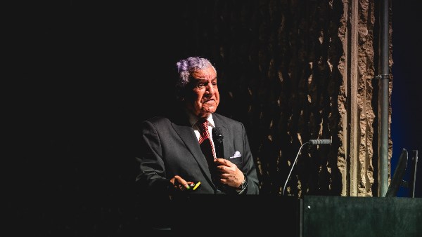 زاهي حواس 