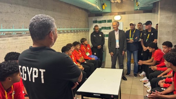 سفير مصر في سويسرا يدعم منتخب الناشئين قبل مواجهة كندا سفير مصر في سويسرا يدعم منتخب الناشئين قبل مواجهة كندا