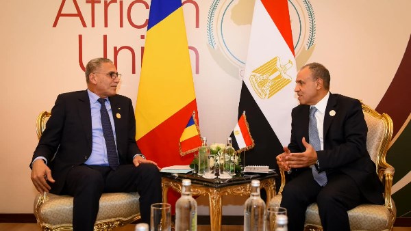 وزير الخارجية ونظيره التشادي يبحثان العلاقات الثنائية والقضايا الإقليمية