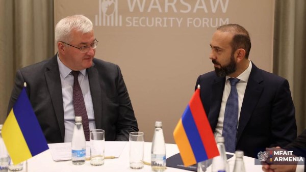 وزير خارجية أرمينيا يجتمع بنظيره الأوكراني على هامش أهمال منتدى الأمن وزير خارجية أرمينيا يجتمع بنظيره الأوكراني على هامش أهمال منتدى الأمن
