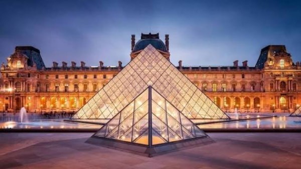 مدير متحف اللوفر يحذر من احتمال إغلاقه أمام الجمهور ما لم يخضع لتجديد شامل مدير متحف اللوفر يحذر من احتمال إغلاقه أمام الجمهور ما لم يخضع لتجديد شامل