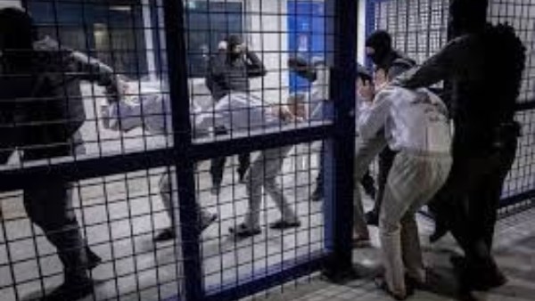  21 معتقلا فلسطينيا