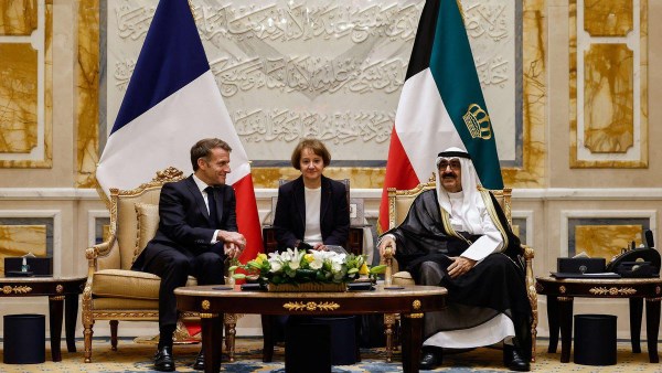 أمير الكويت والرئيس الفرنسي يبحثان توسيع أطر التعاون المشترك وآخر المستجدات الإقليمية والدولية