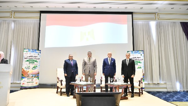 محافظ قنا: 