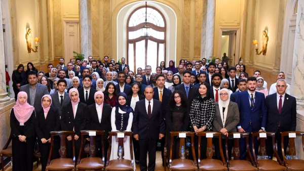 وزير الخارجية:و الطلاب المتفوقين 