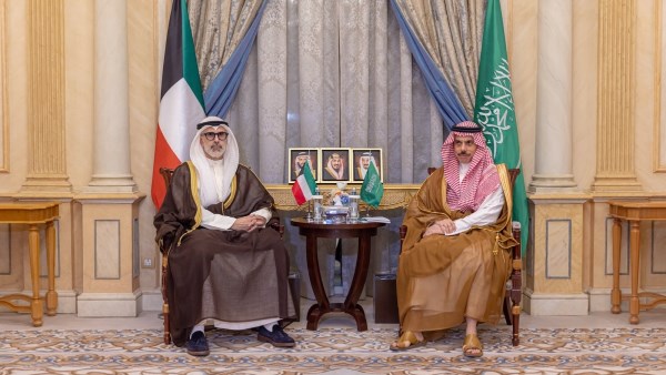 وزير خارجية الكويت يجدد إدانة بلاده لاعتداءات مليشيا الحوثي الإرهابية على السعودية وزير خارجية الكويت يجدد إدانة بلاده لاعتداءات مليشيا الحوثي الإرهابية على السعودية