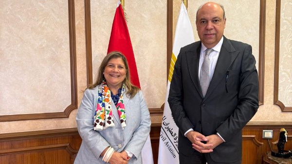 وزير الطيران المدني يبحث مع  البرتغال