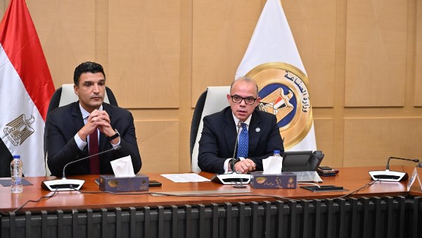 الدكتور محمد فريد وزير الاستثمار والتجارة الخارجية 