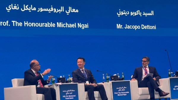 الدكتور محمد فريد وزير الاستثمار والتجارة الخارجية 