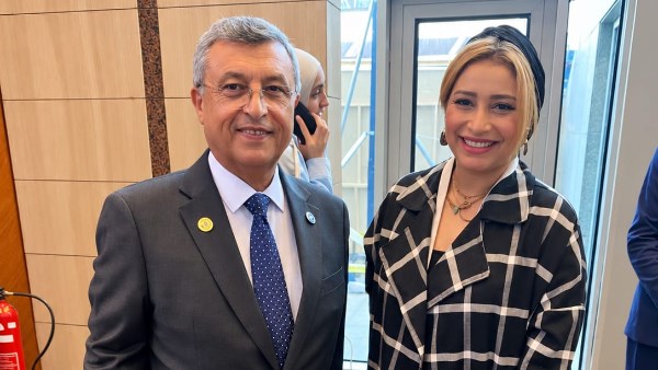 الصحفية أمل مجدي مع المهندس أسامة كمال وزير البترول السابق