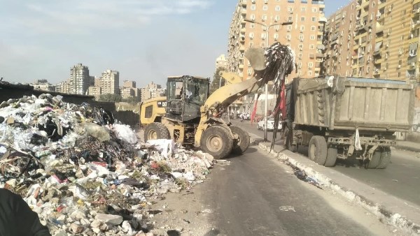 رفع 1100 طن مخلفات الرتش بشارع التأمينات وخلف موقف البوهي والسكة الحديد بإمبابة
