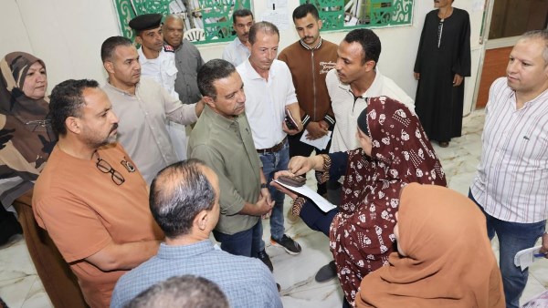 محافظ المنوفية يفاجئ الوحدة المحلية بشنتا الحجر ويحيل عددا من العاملين للتحقيق